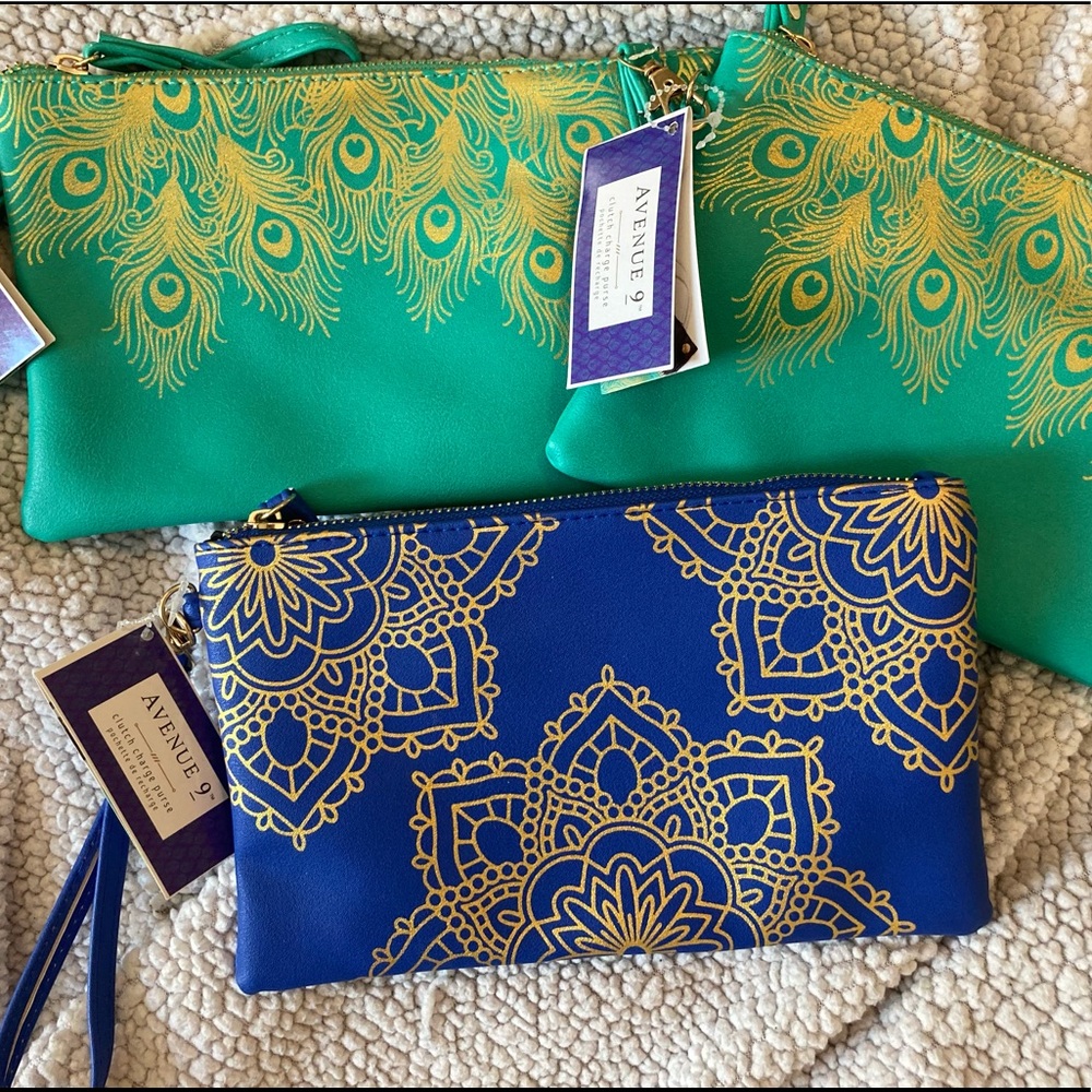🦋Clutch Purse w/ Built in Charger